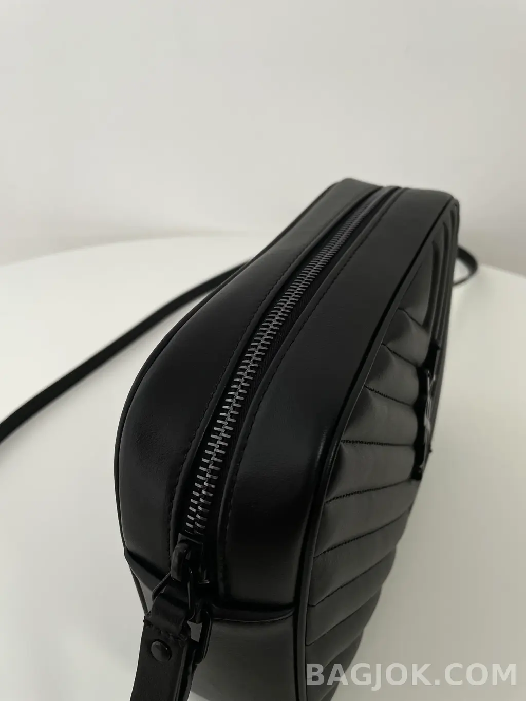 생로랑 Saint Laurent 루 카메라 백 퀼티드 레더 상세 이미지