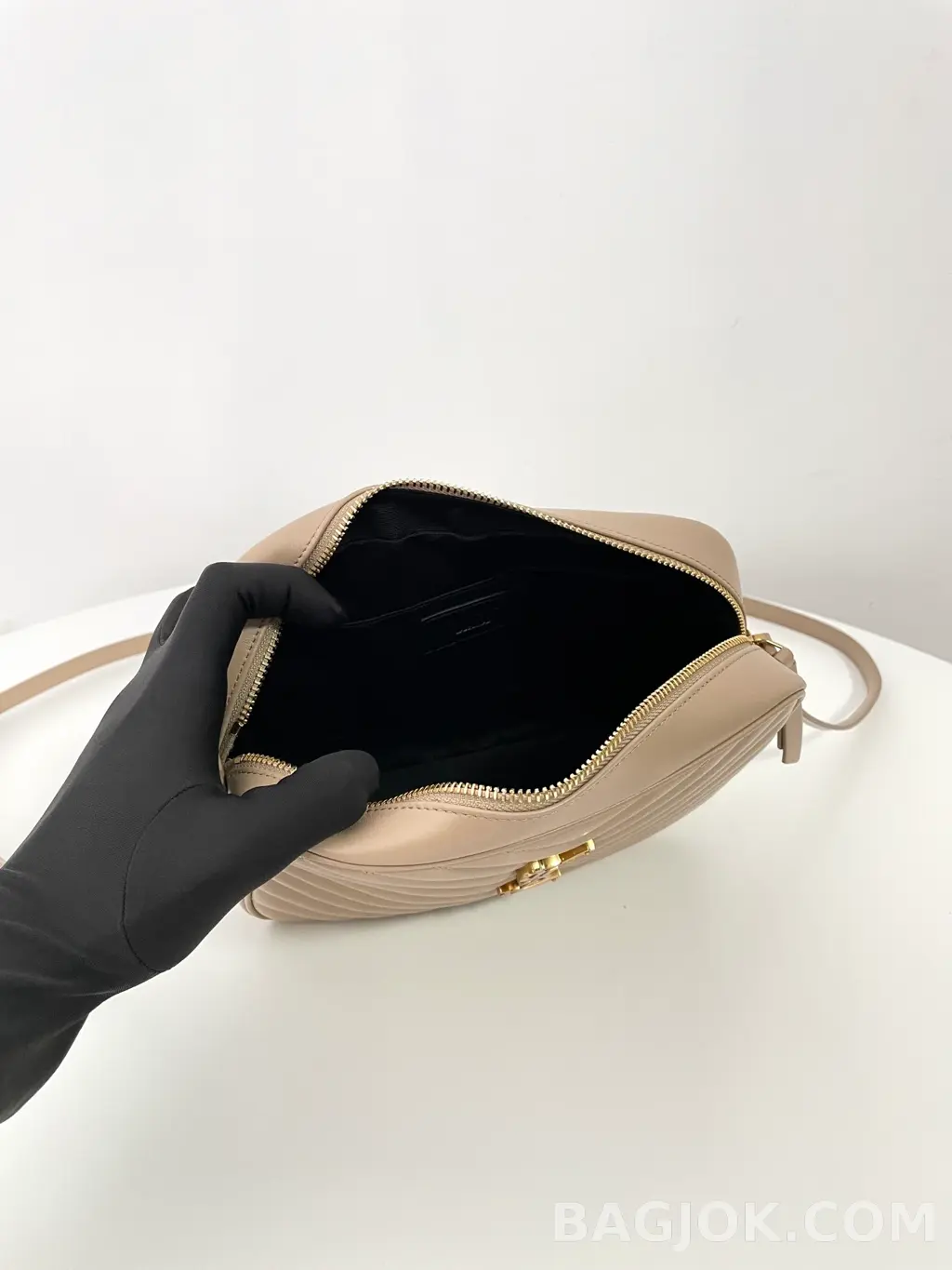 생로랑 Saint Laurent 루 카메라 백 퀼티드 레더 상세 이미지