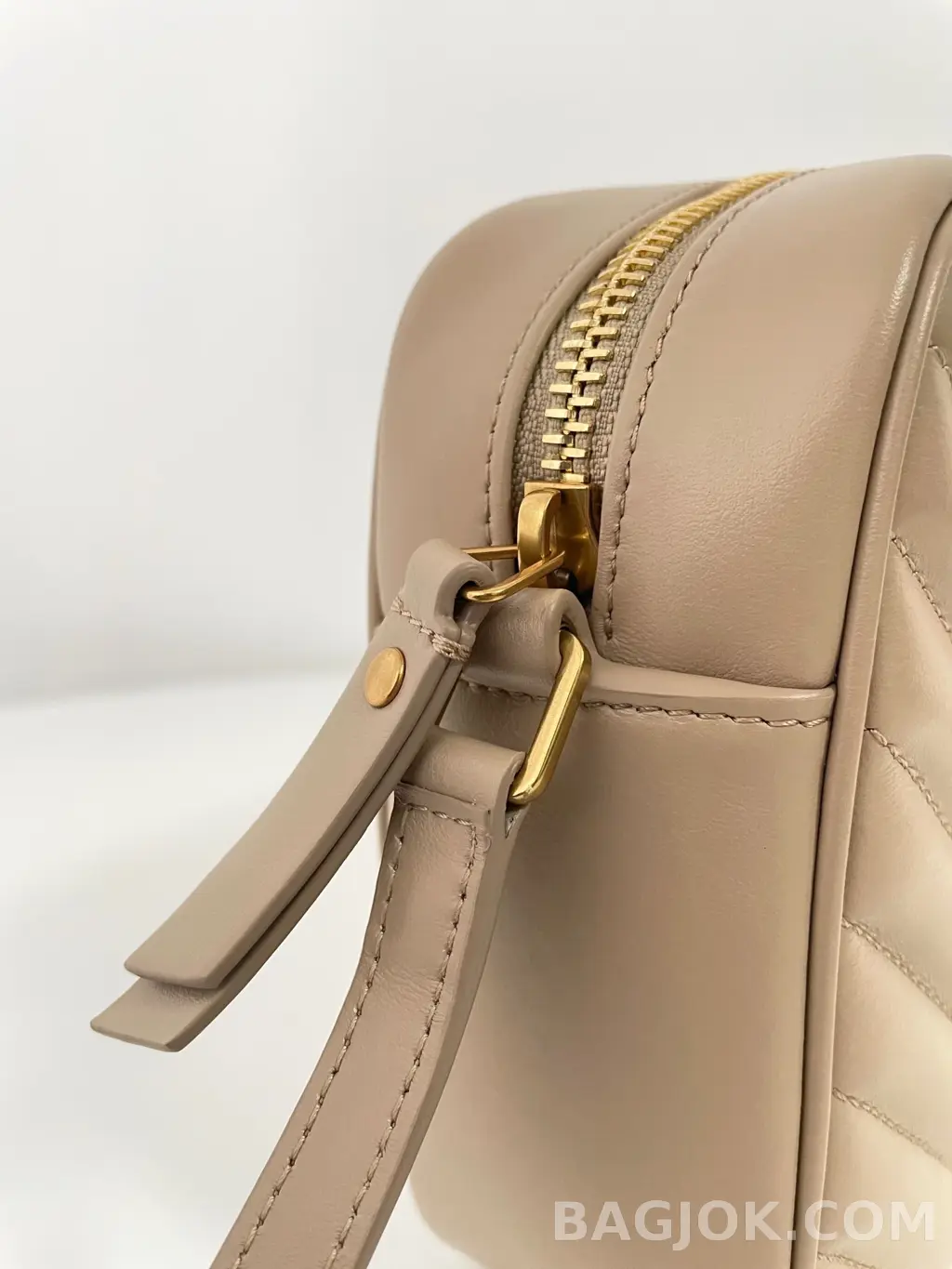 생로랑 Saint Laurent 루 카메라 백 퀼티드 레더 상세 이미지
