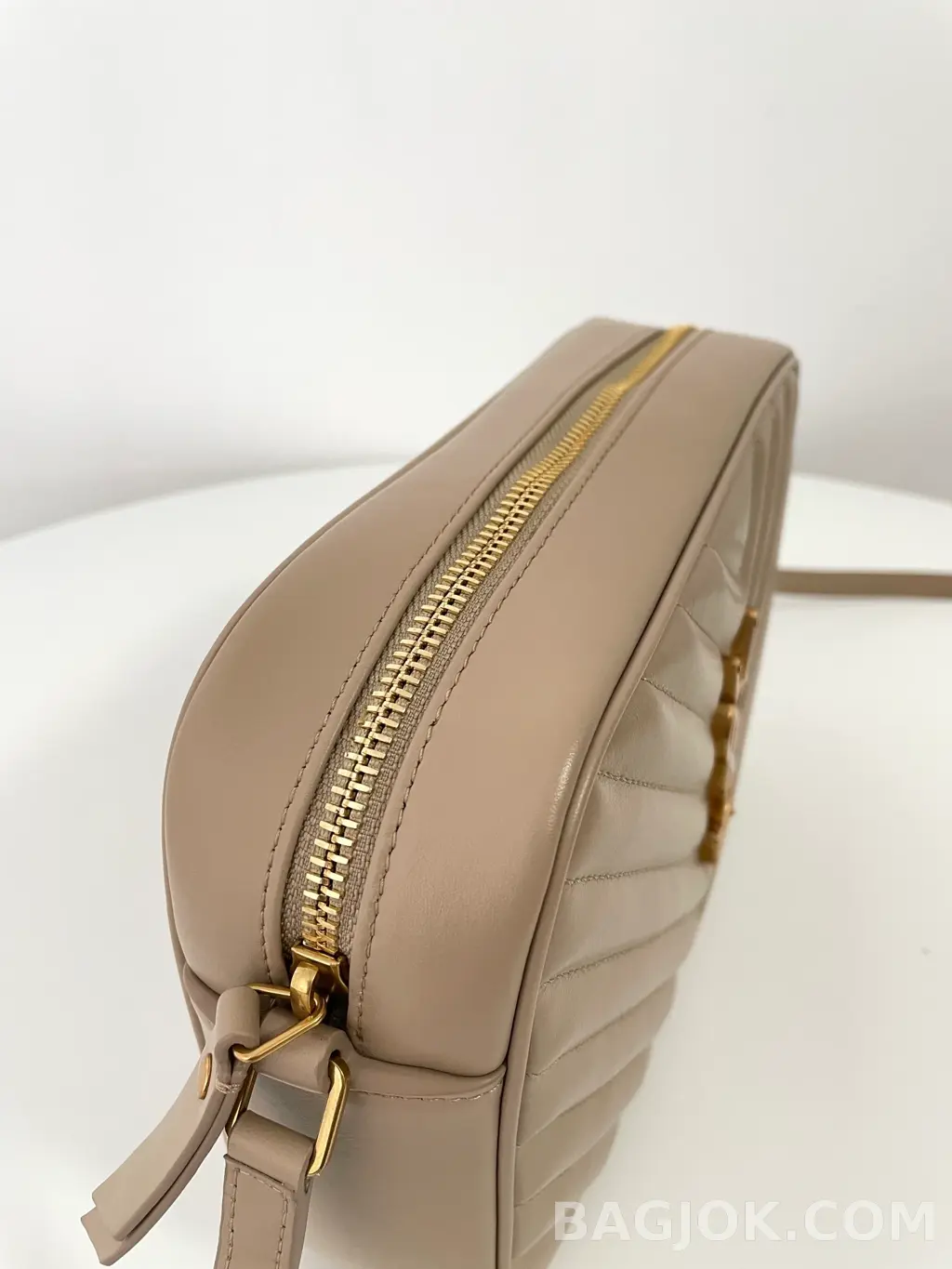 생로랑 Saint Laurent 루 카메라 백 퀼티드 레더 상세 이미지