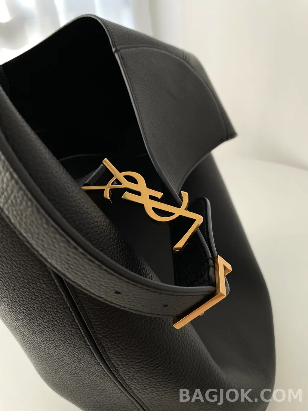 생로랑 Saint Laurent LE 5À7 호보 그레인 레더 미디움 상세 이미지