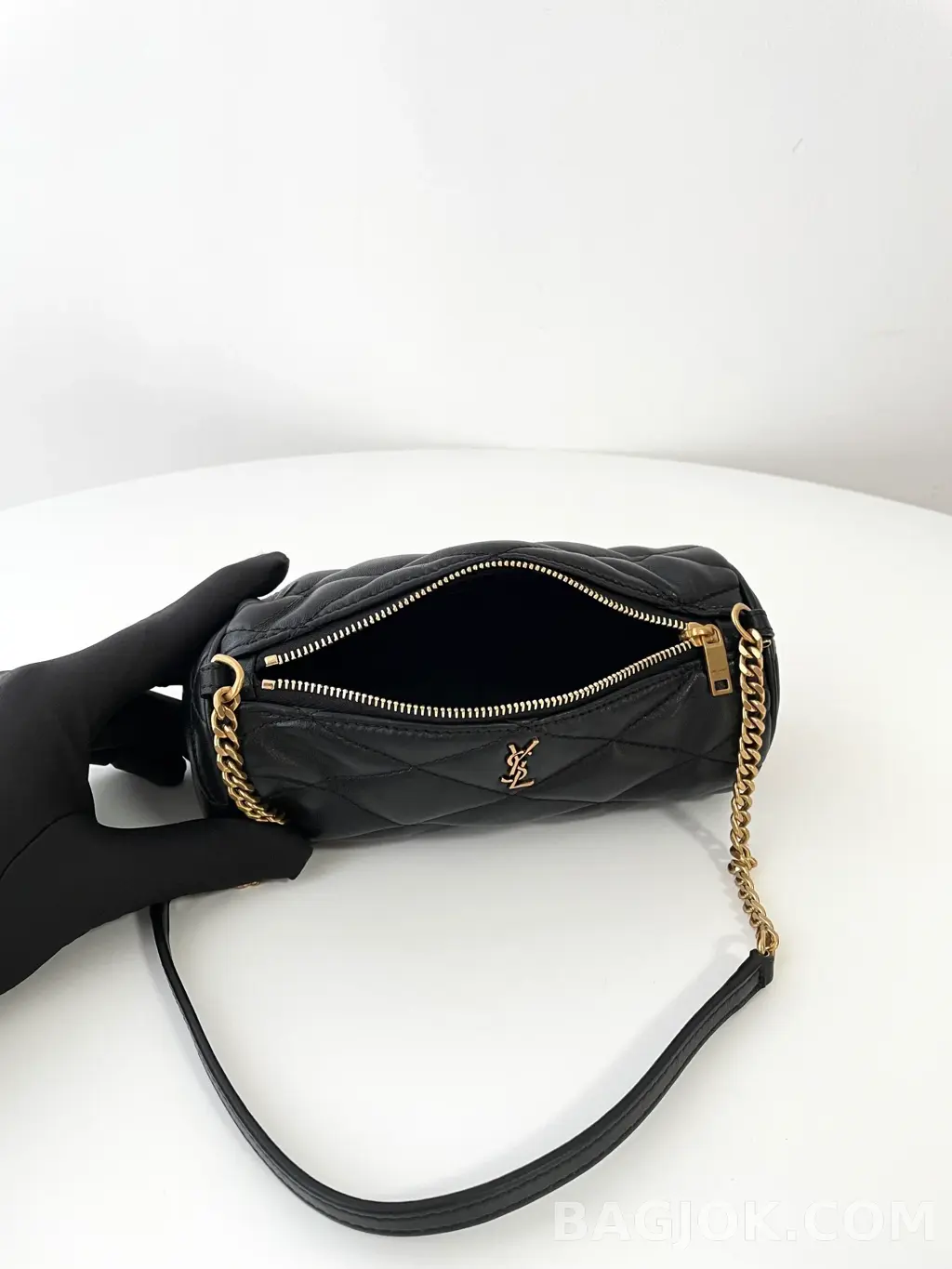 생로랑 Saint Laurent SADE 튜브 백 미니 퀄팅 램스킨 상세 이미지