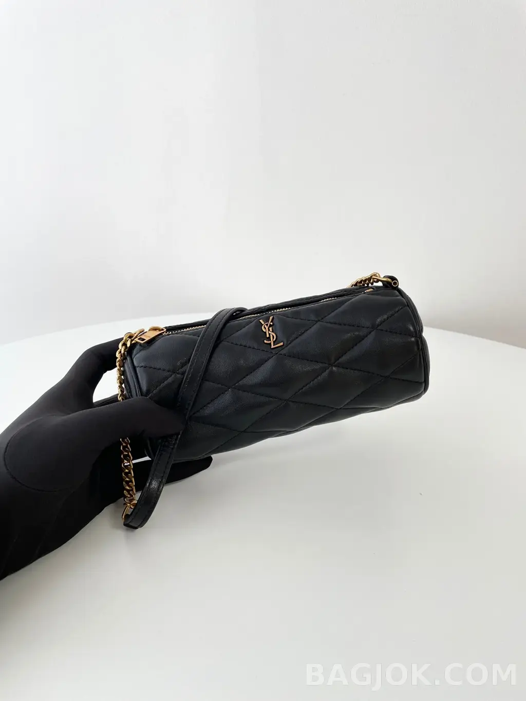 생로랑 Saint Laurent SADE 튜브 백 미니 퀄팅 램스킨 상세 이미지