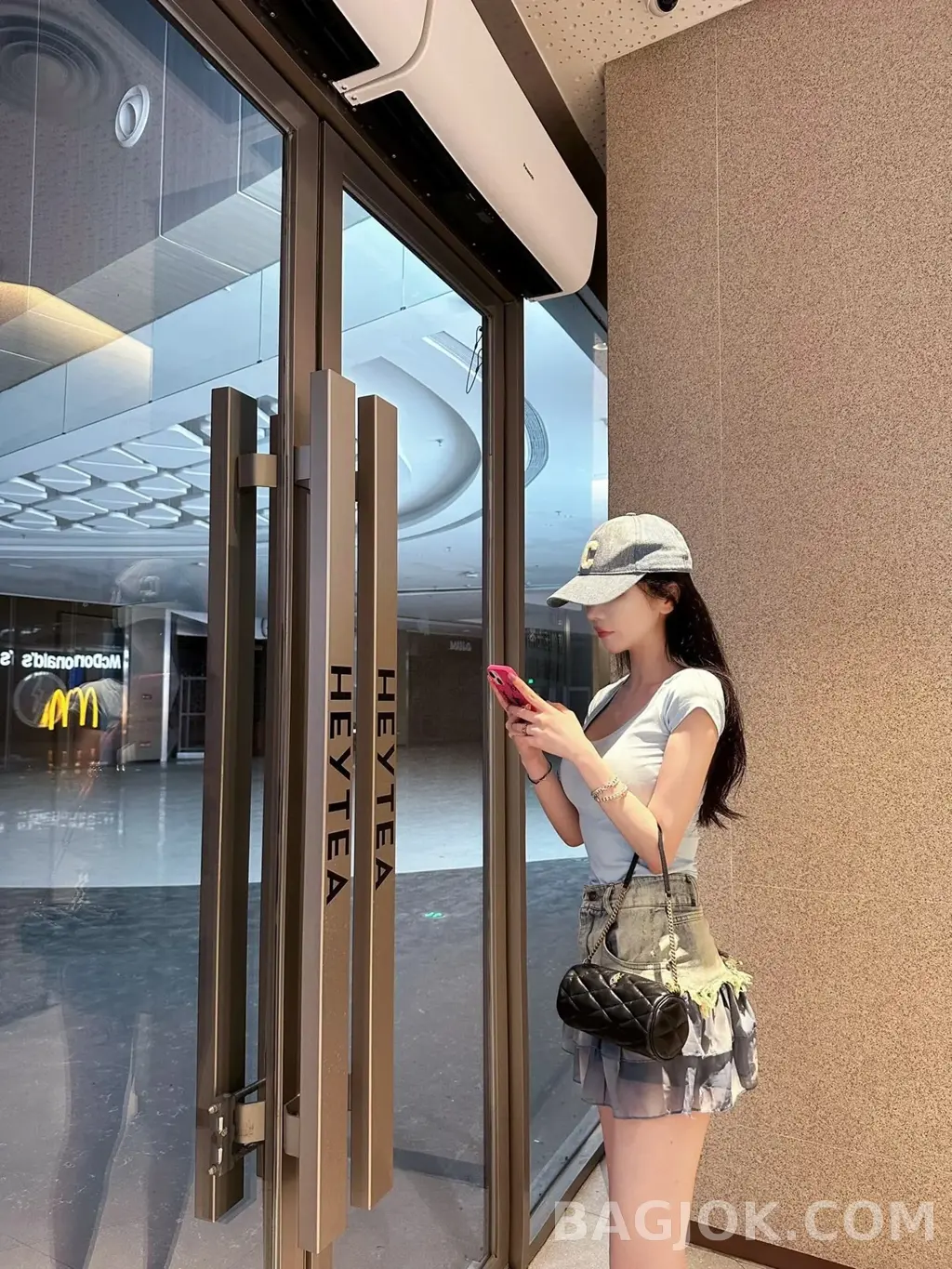 생로랑 Saint Laurent SADE 튜브 백 미니 퀄팅 램스킨 상세 이미지