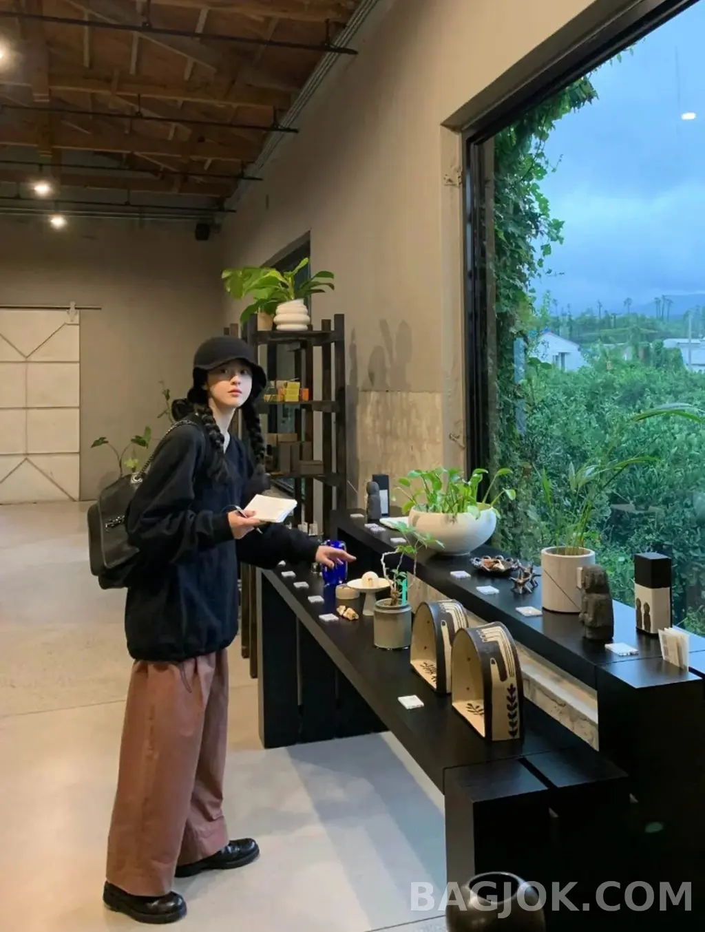 생로랑 Saint Laurent 니키백 그레인 램스킨 미디움 상세 이미지