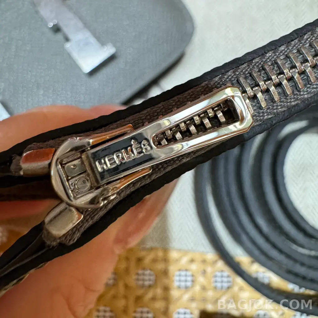 에르메스 Hermes 콘스탄스 슬림 지갑 앱송 상세 이미지