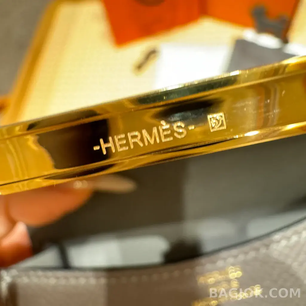 에르메스 Hermes 콘스탄스 슬림 지갑 앱송 상세 이미지