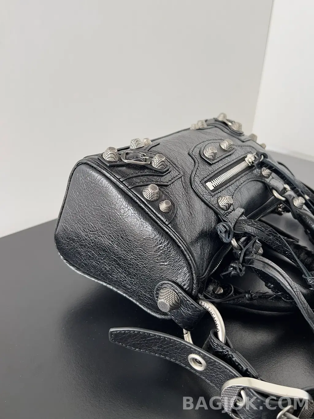 발렌시아가 Balenciaga 르 카골 스몰 더플백 상세 이미지