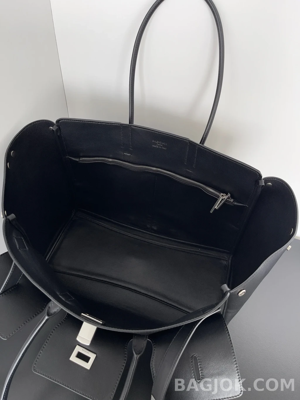 발렌시아가 Balenciaga 벨 에어 캐리 올 백 미디움 상세 이미지