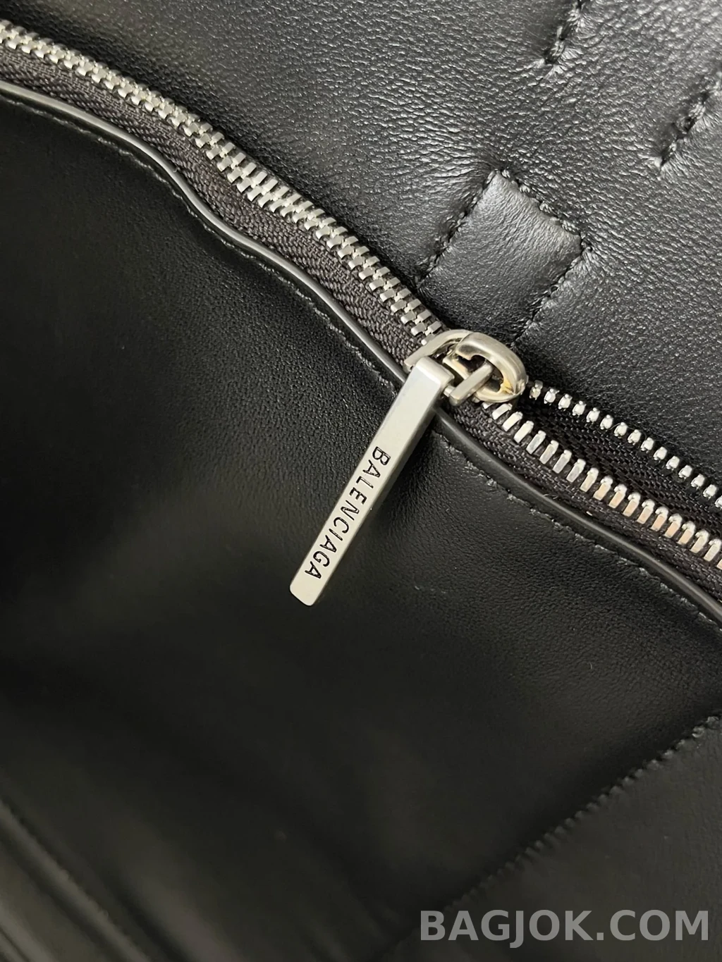 발렌시아가 Balenciaga 벨 에어 캐리 올 백 미디움 상세 이미지