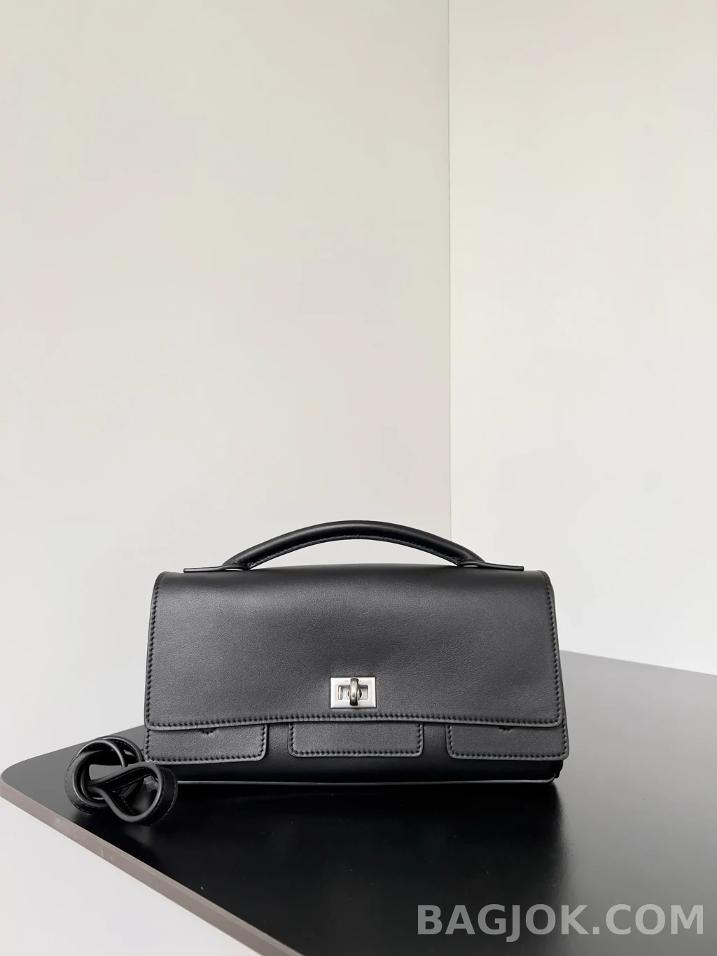 발렌시아가 Balenciaga 벨 에어 클러치 온 스트랩 스몰 상세 이미지