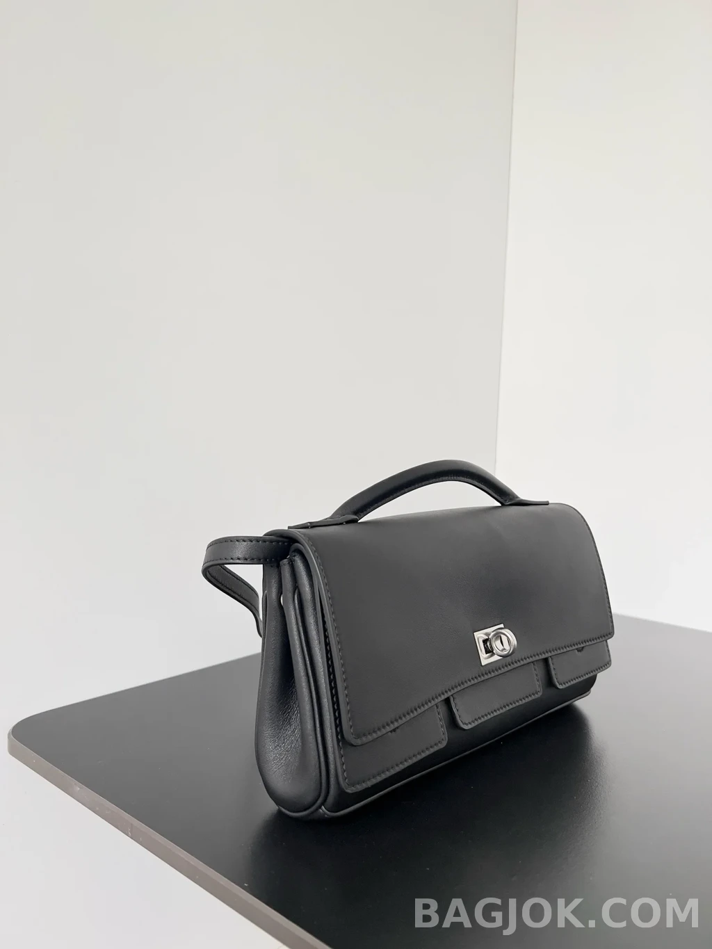 발렌시아가 Balenciaga 벨 에어 클러치 온 스트랩 스몰 상세 이미지