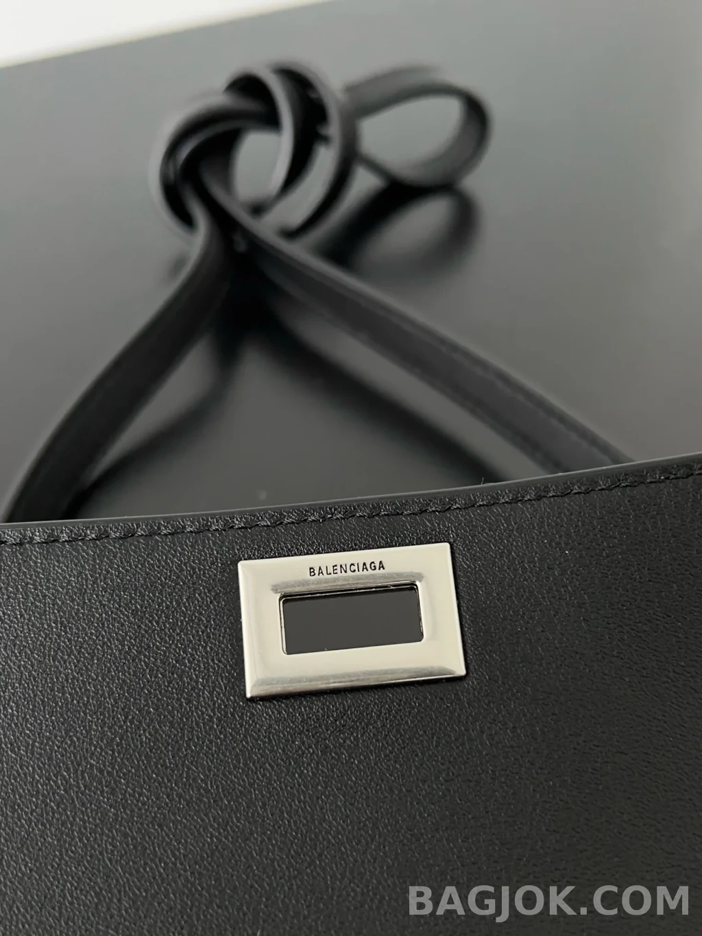 발렌시아가 Balenciaga 벨 에어 클러치 온 스트랩 스몰 상세 이미지