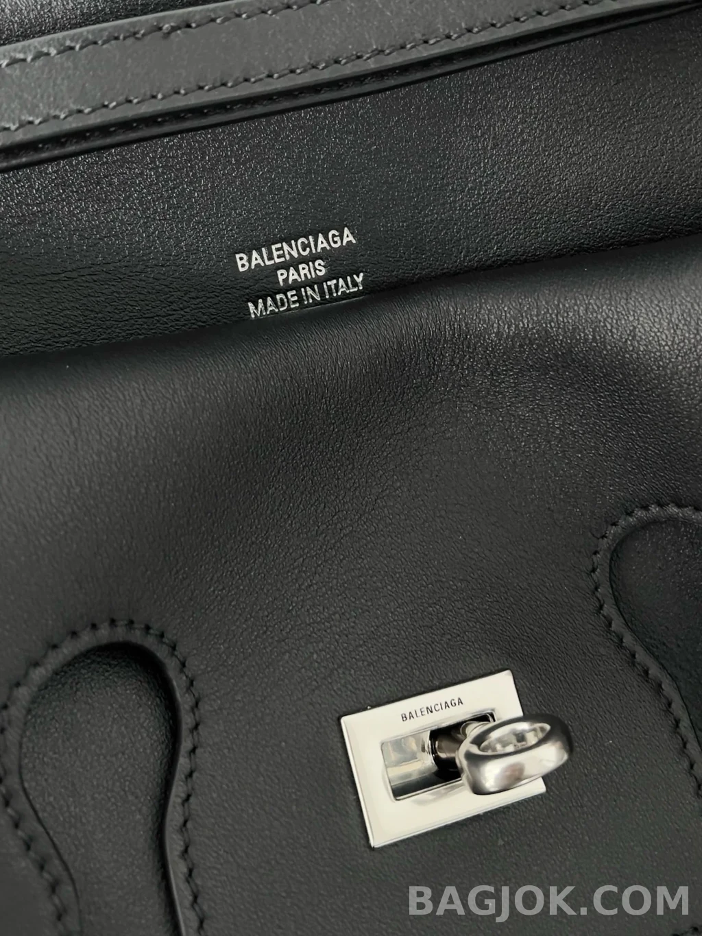 발렌시아가 Balenciaga 벨 에어 클러치 온 스트랩 스몰 상세 이미지