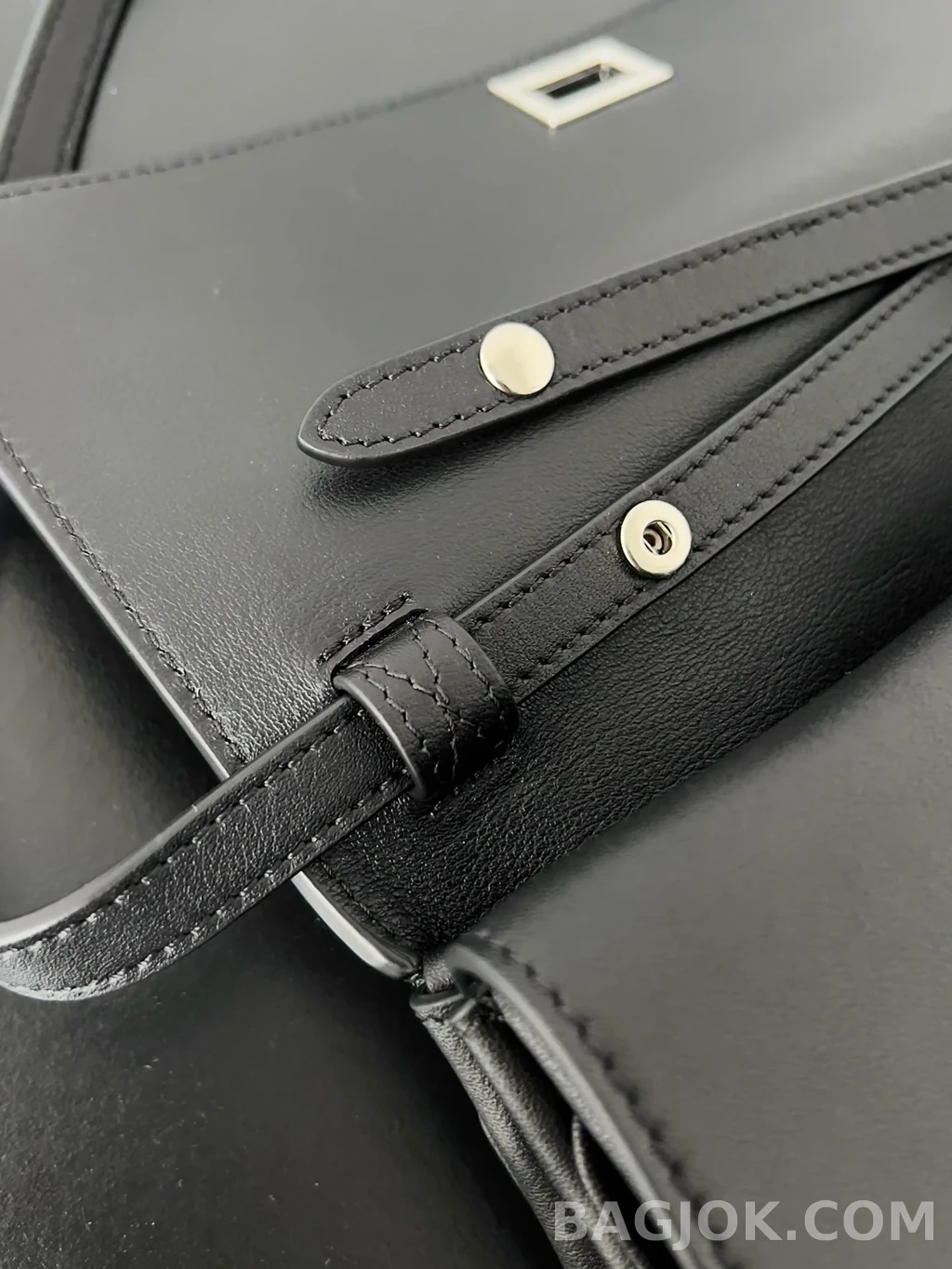 발렌시아가 Balenciaga 벨 에어 클러치 온 스트랩 스몰 상세 이미지