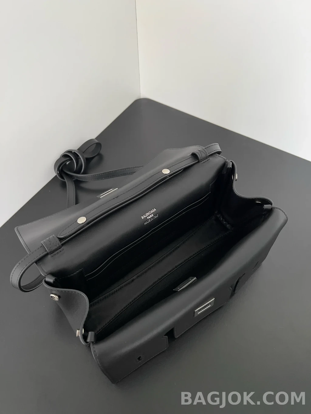 발렌시아가 Balenciaga 벨 에어 클러치 온 스트랩 스몰 상세 이미지