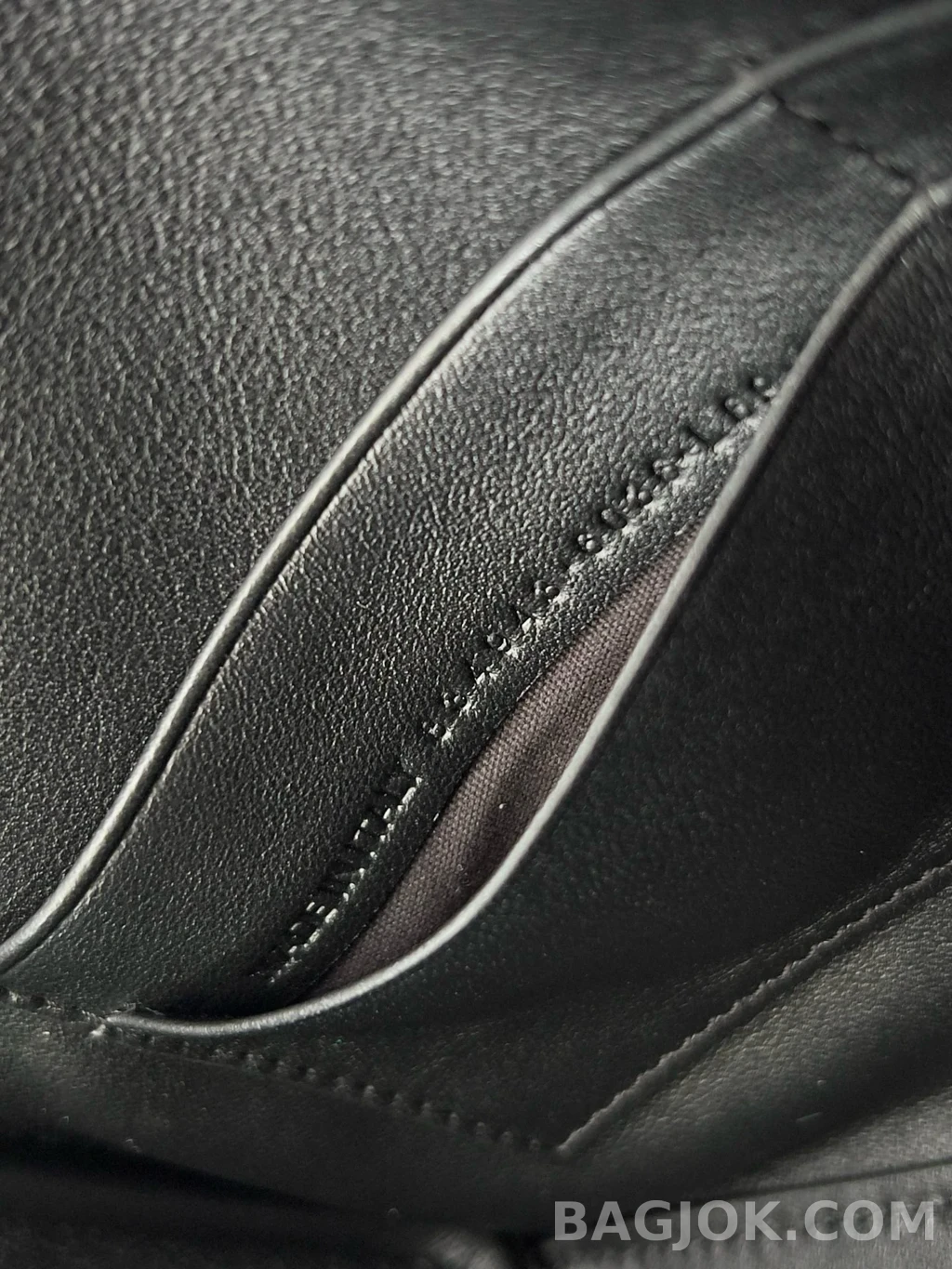 발렌시아가 Balenciaga 벨 에어 클러치 온 스트랩 스몰 상세 이미지