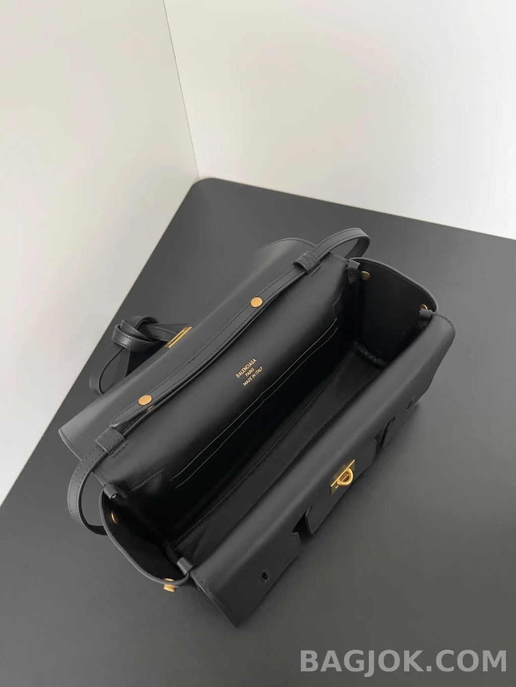 발렌시아가 Balenciaga 벨 에어 클러치 온 스트랩 스몰 상세 이미지