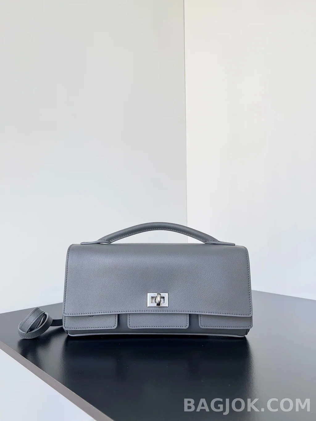 발렌시아가 Balenciaga 벨 에어 클러치 온 스트랩 스몰 상세 이미지