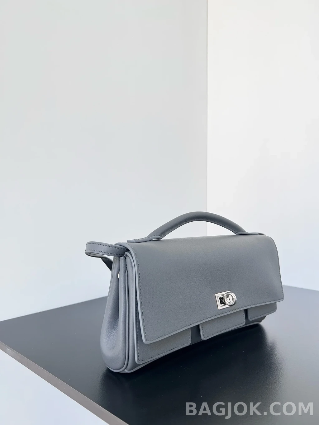 발렌시아가 Balenciaga 벨 에어 클러치 온 스트랩 스몰 상세 이미지