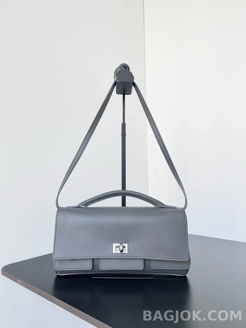 발렌시아가 Balenciaga 벨 에어 클러치 온 스트랩 스몰 상세 이미지