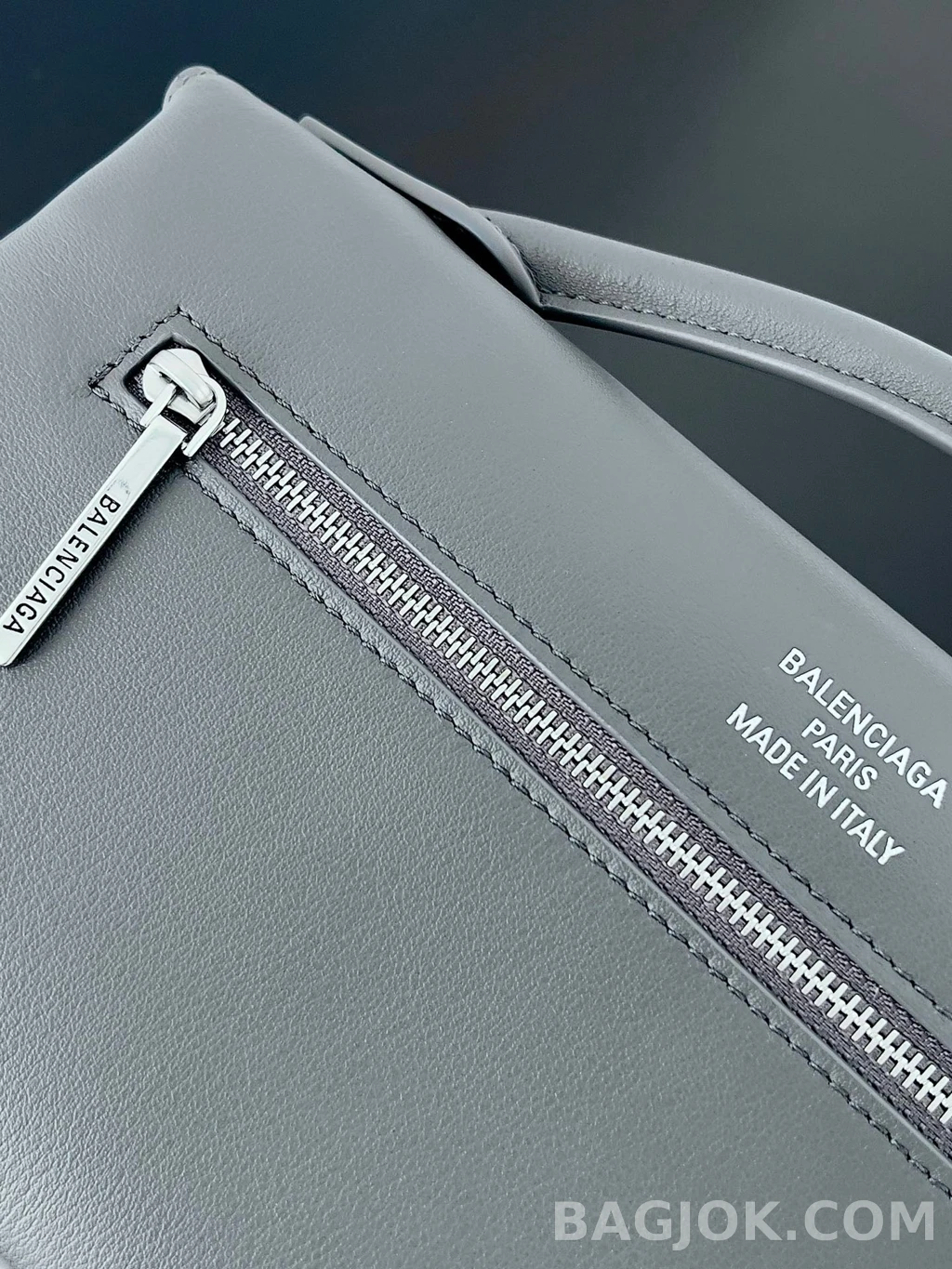 발렌시아가 Balenciaga 벨 에어 클러치 온 스트랩 스몰 상세 이미지