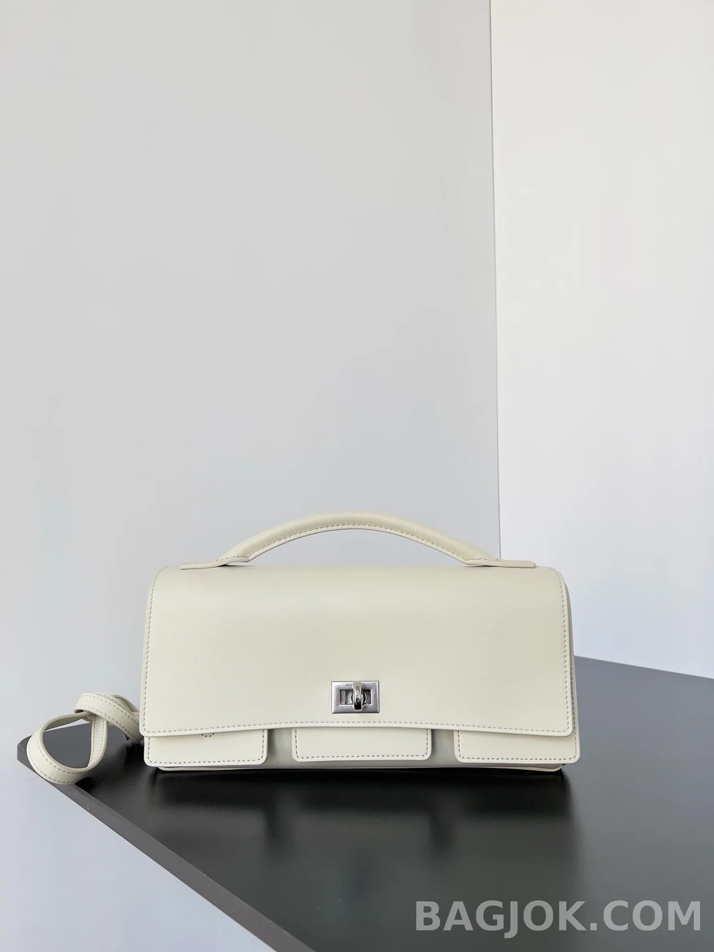 발렌시아가 Balenciaga 벨 에어 클러치 온 스트랩 스몰 상세 이미지