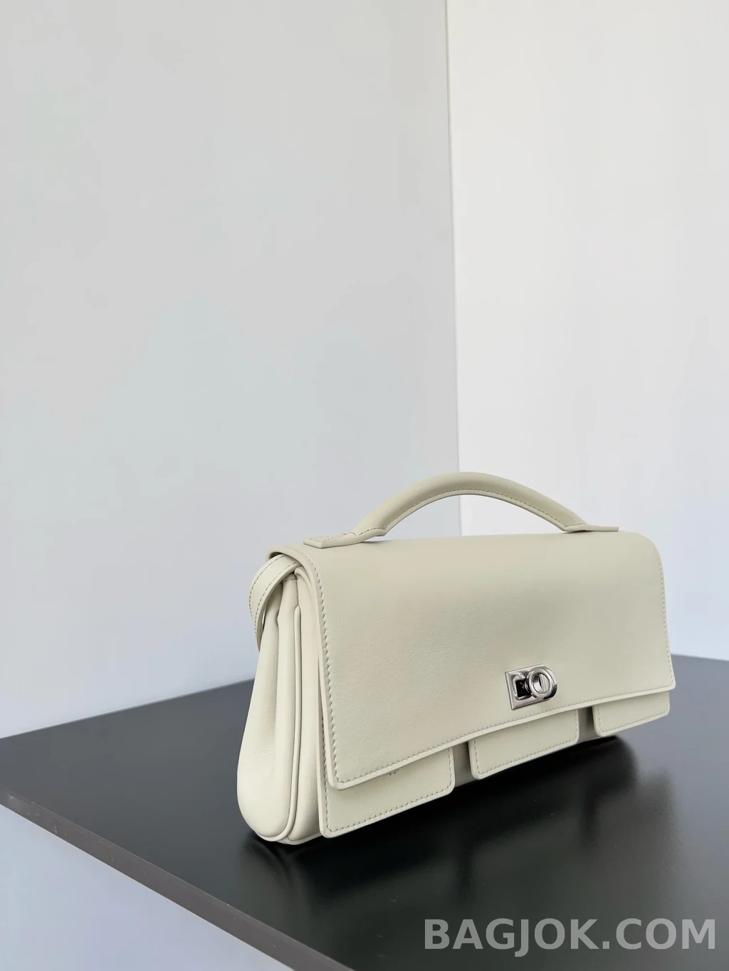 발렌시아가 Balenciaga 벨 에어 클러치 온 스트랩 스몰 상세 이미지