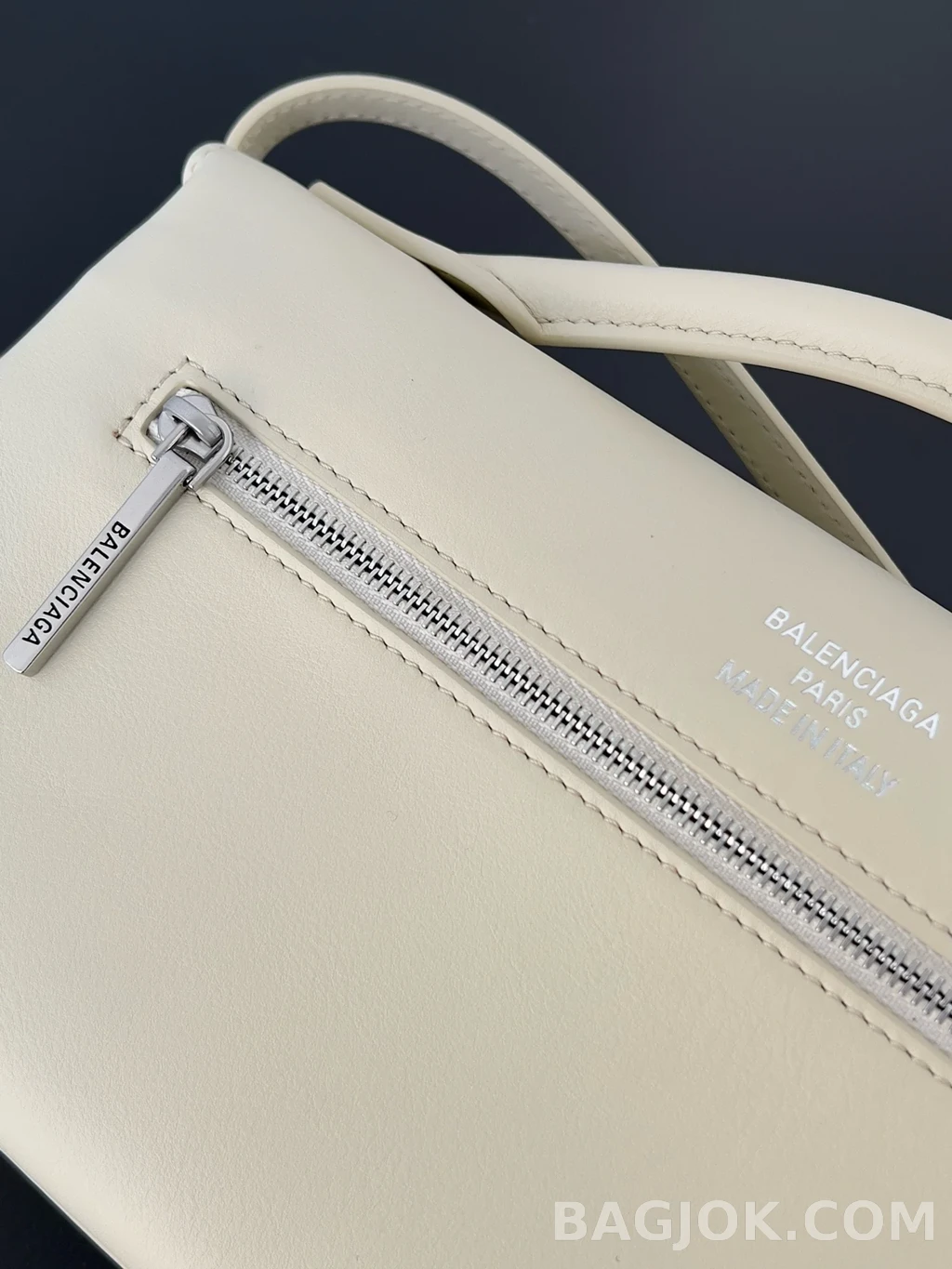 발렌시아가 Balenciaga 벨 에어 클러치 온 스트랩 스몰 상세 이미지