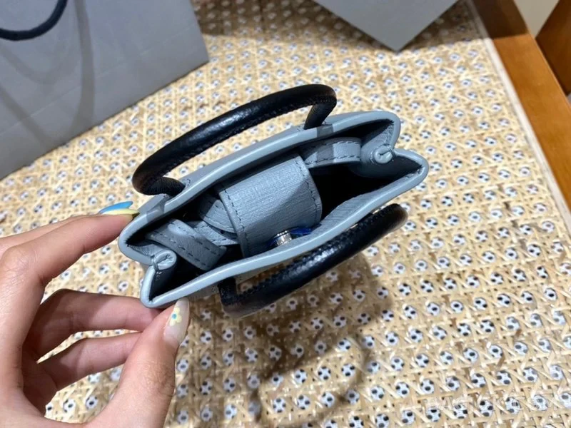 발렌시아가 Balenciaga 폰 홀더 미니 크로스백 상세 이미지