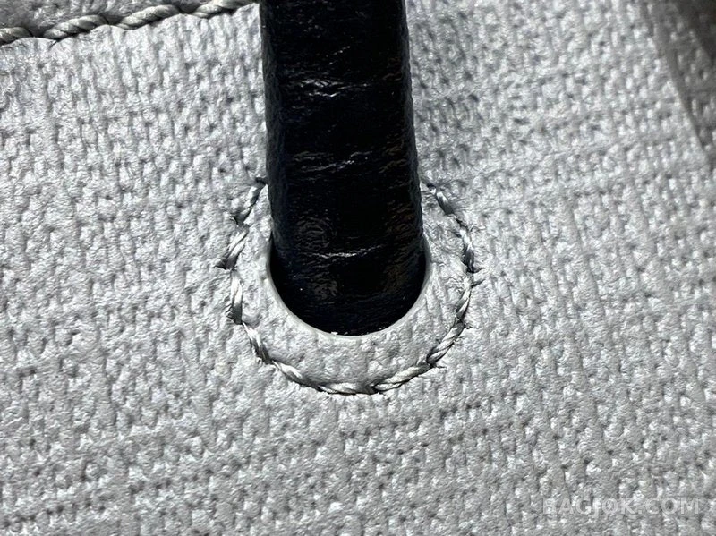 발렌시아가 Balenciaga 폰 홀더 미니 크로스백 상세 이미지