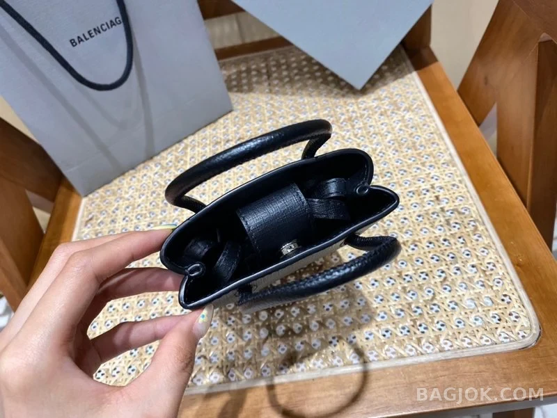 발렌시아가 Balenciaga 폰 홀더 미니 크로스백 상세 이미지