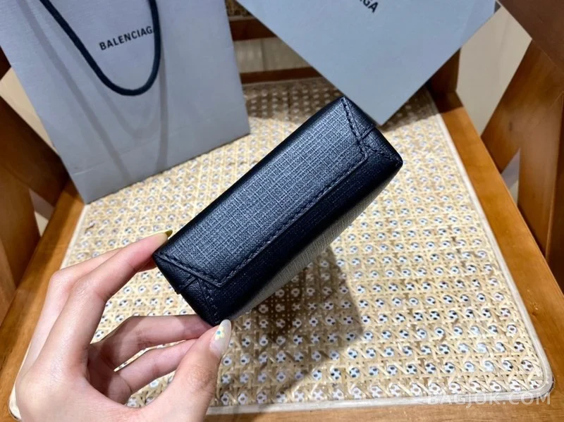 발렌시아가 Balenciaga 폰 홀더 미니 크로스백 상세 이미지
