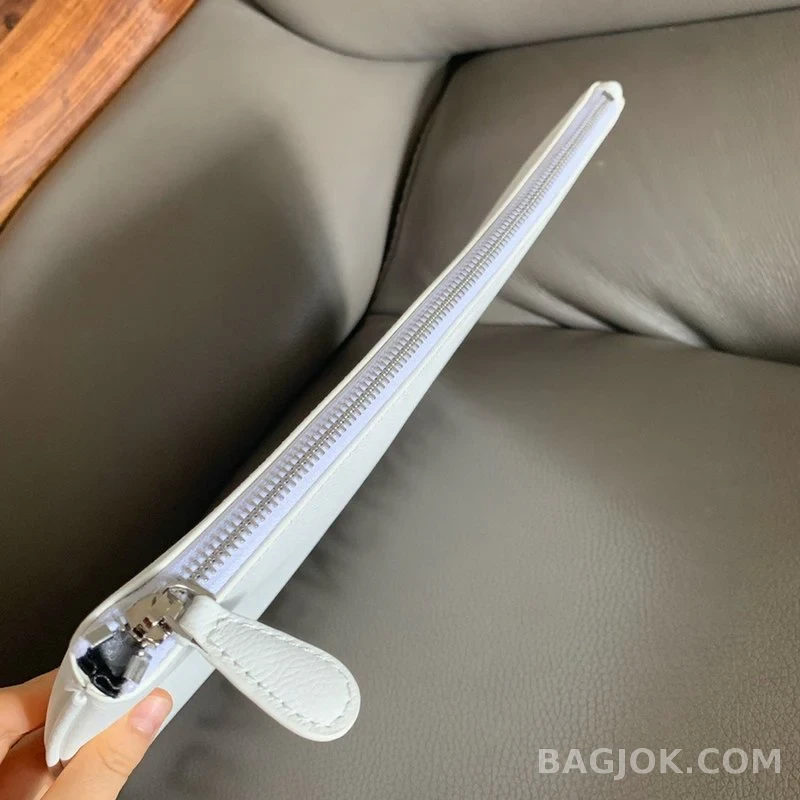 발렌시아가 Balenciaga 로고 클러치 상세 이미지
