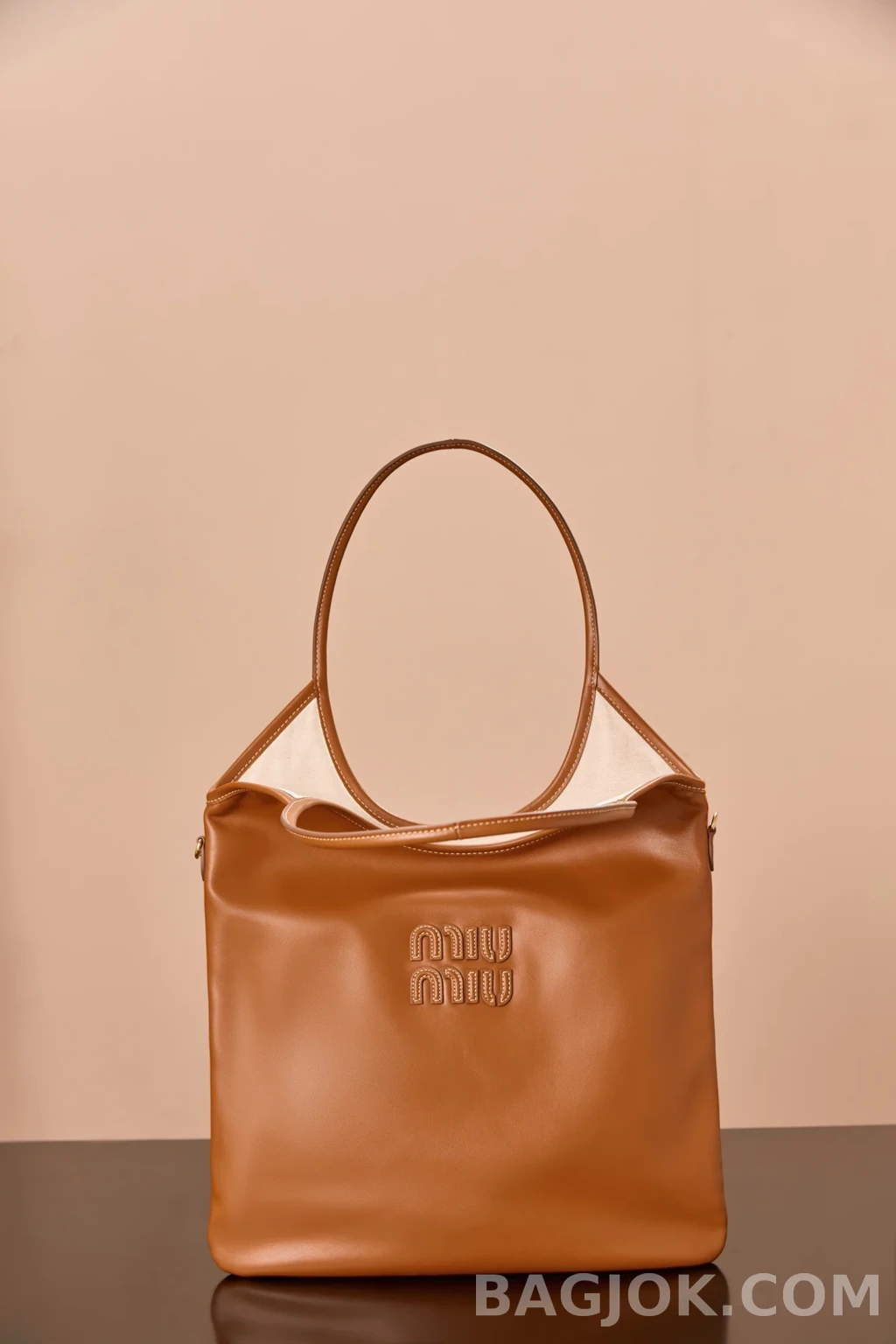 미우미우 MiuMiu 아이비백 레귤러 상세 이미지