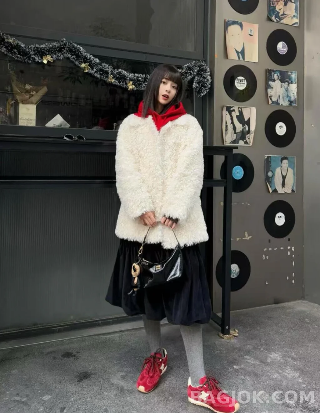 미우미우 MiuMiu 나플락 파우치 페이던트 미니백 상세 이미지