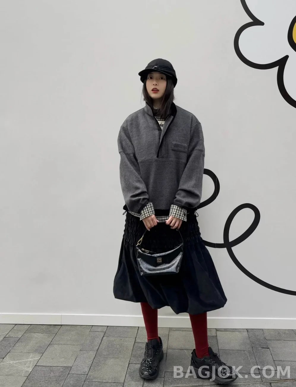 미우미우 MiuMiu 나플락 파우치 페이던트 미니백 상세 이미지