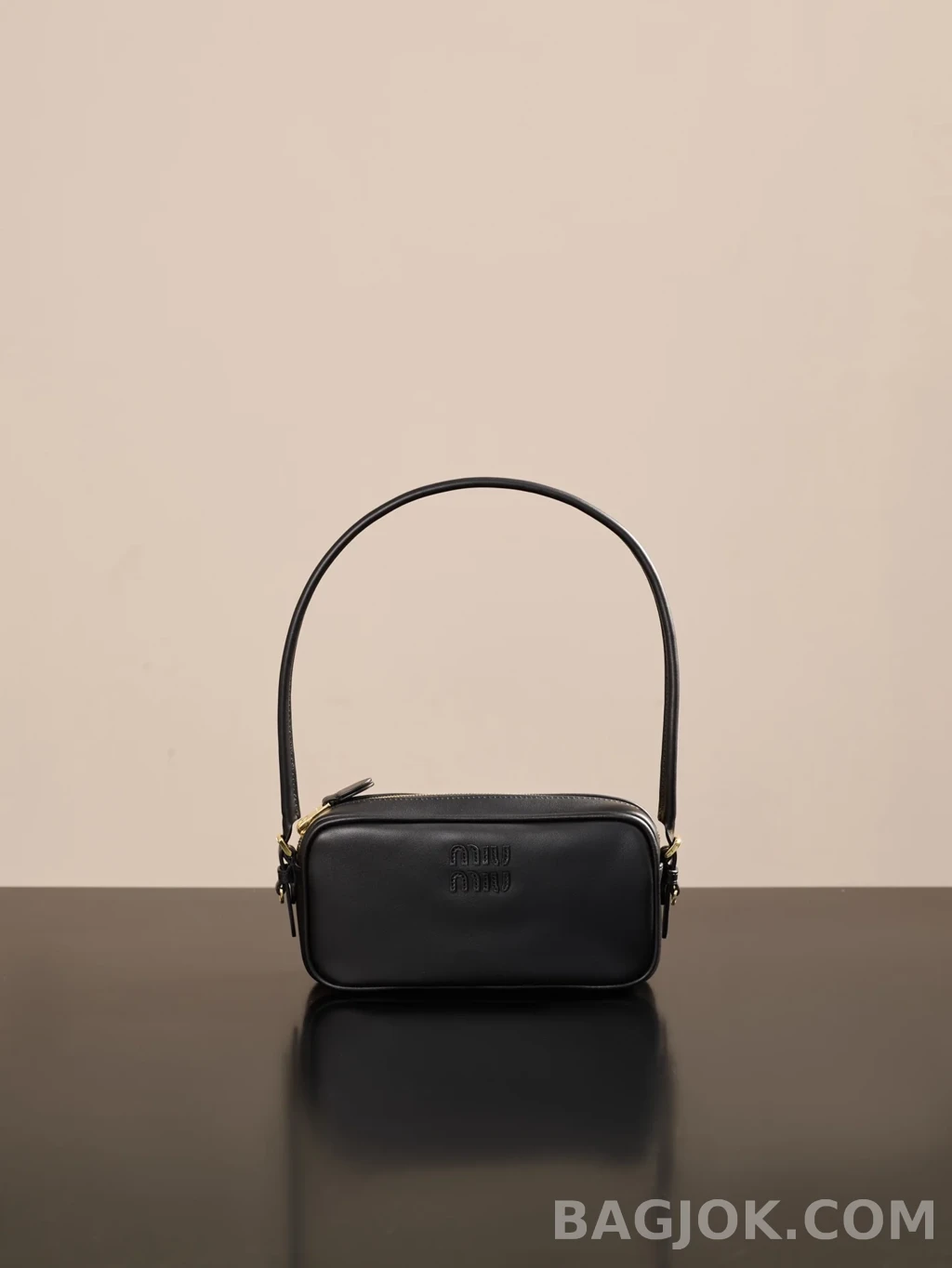 미우미우 MiuMiu 가죽 파우치 상세 이미지