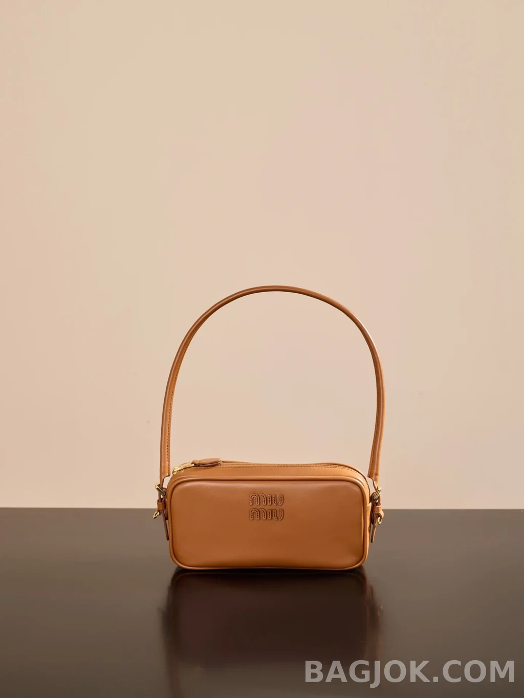 미우미우 MiuMiu 가죽 파우치 상세 이미지