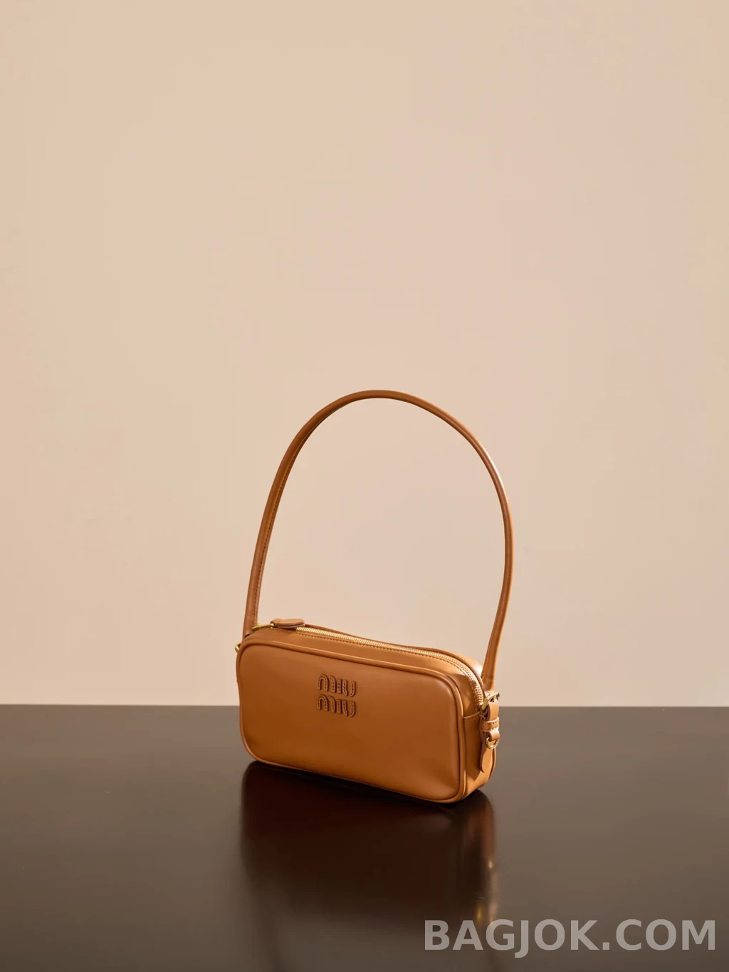 미우미우 MiuMiu 가죽 파우치 상세 이미지