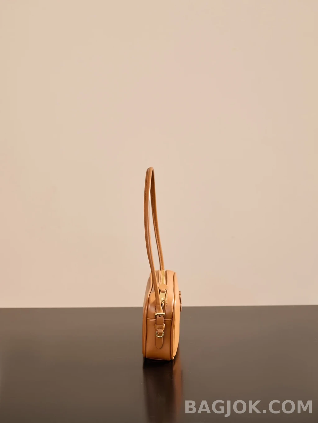 미우미우 MiuMiu 가죽 파우치 상세 이미지