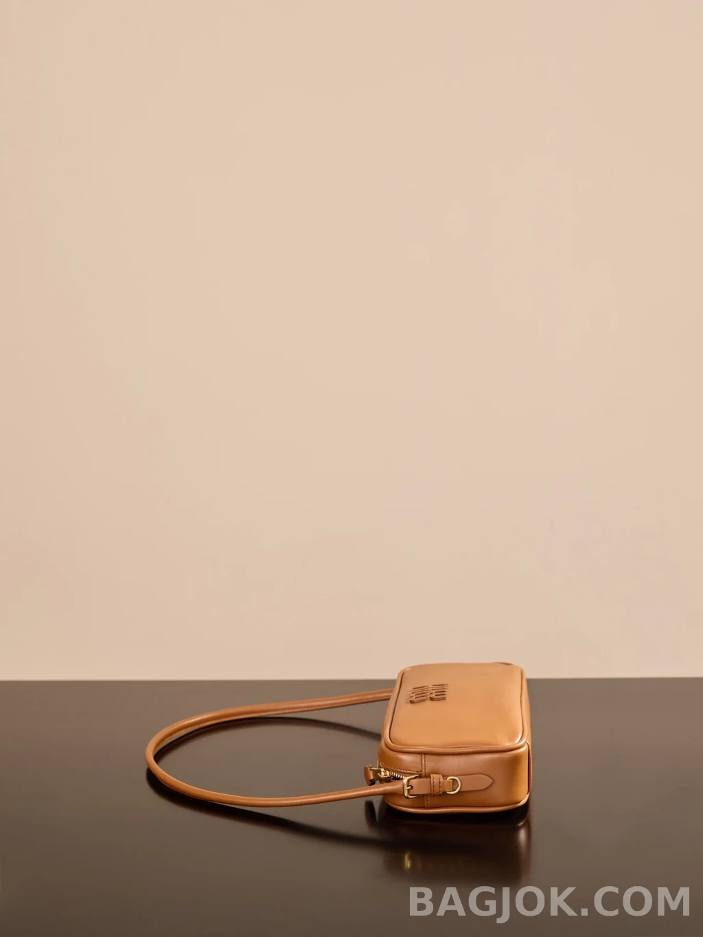 미우미우 MiuMiu 가죽 파우치 상세 이미지