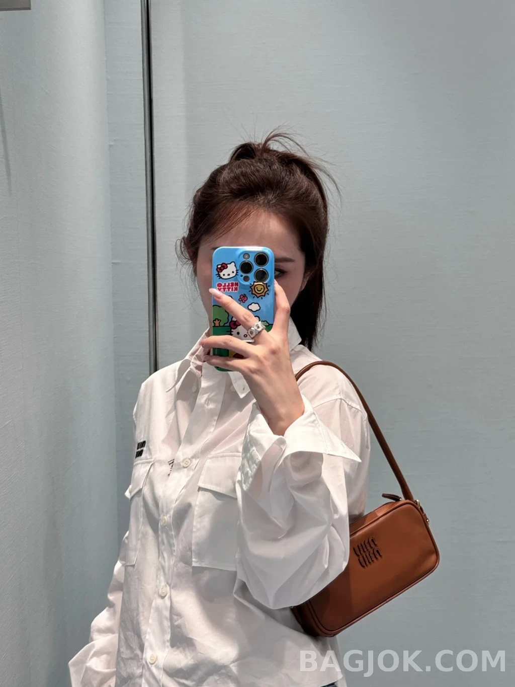 미우미우 MiuMiu 가죽 파우치 상세 이미지