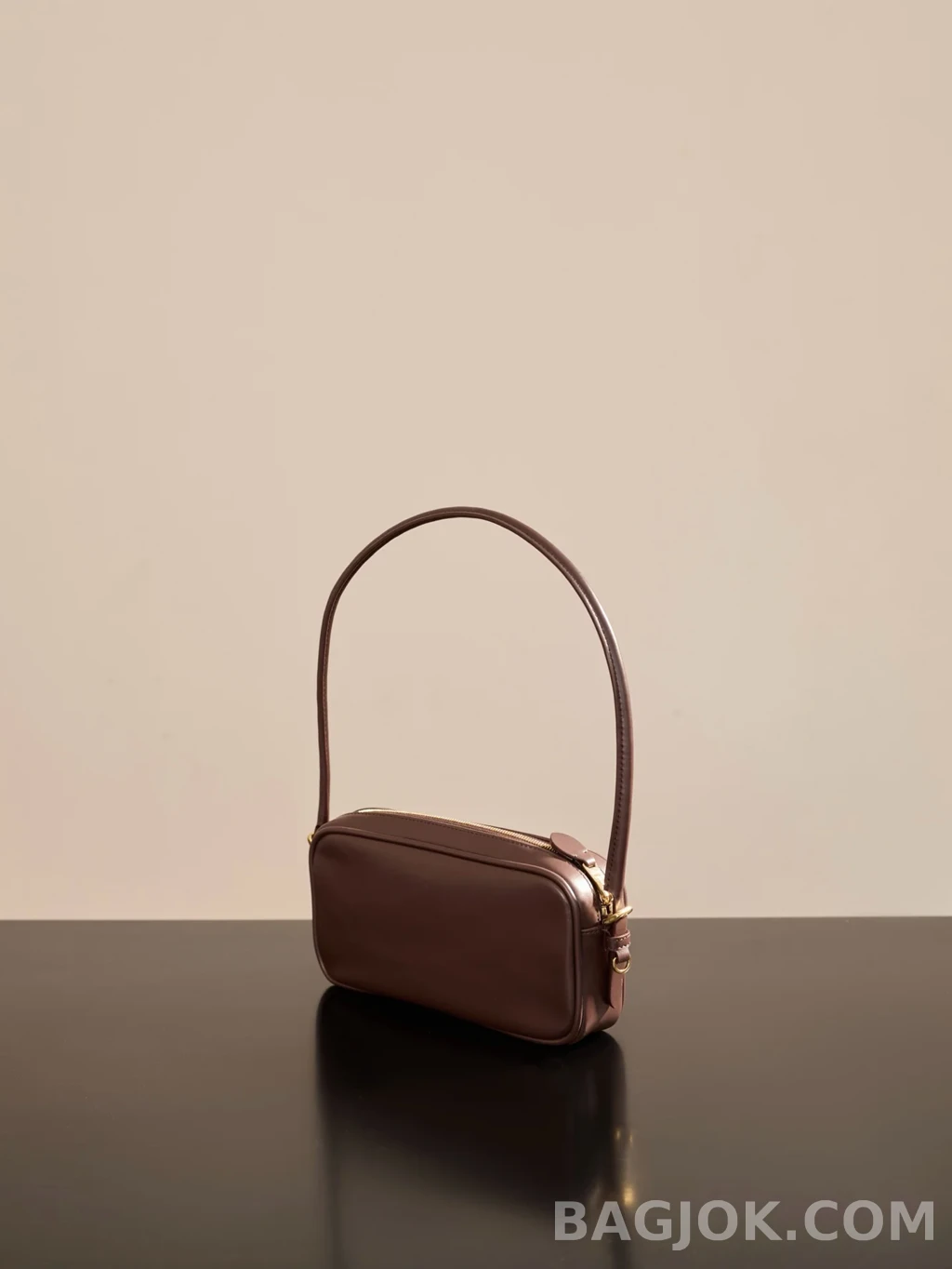 미우미우 MiuMiu 가죽 파우치 상세 이미지