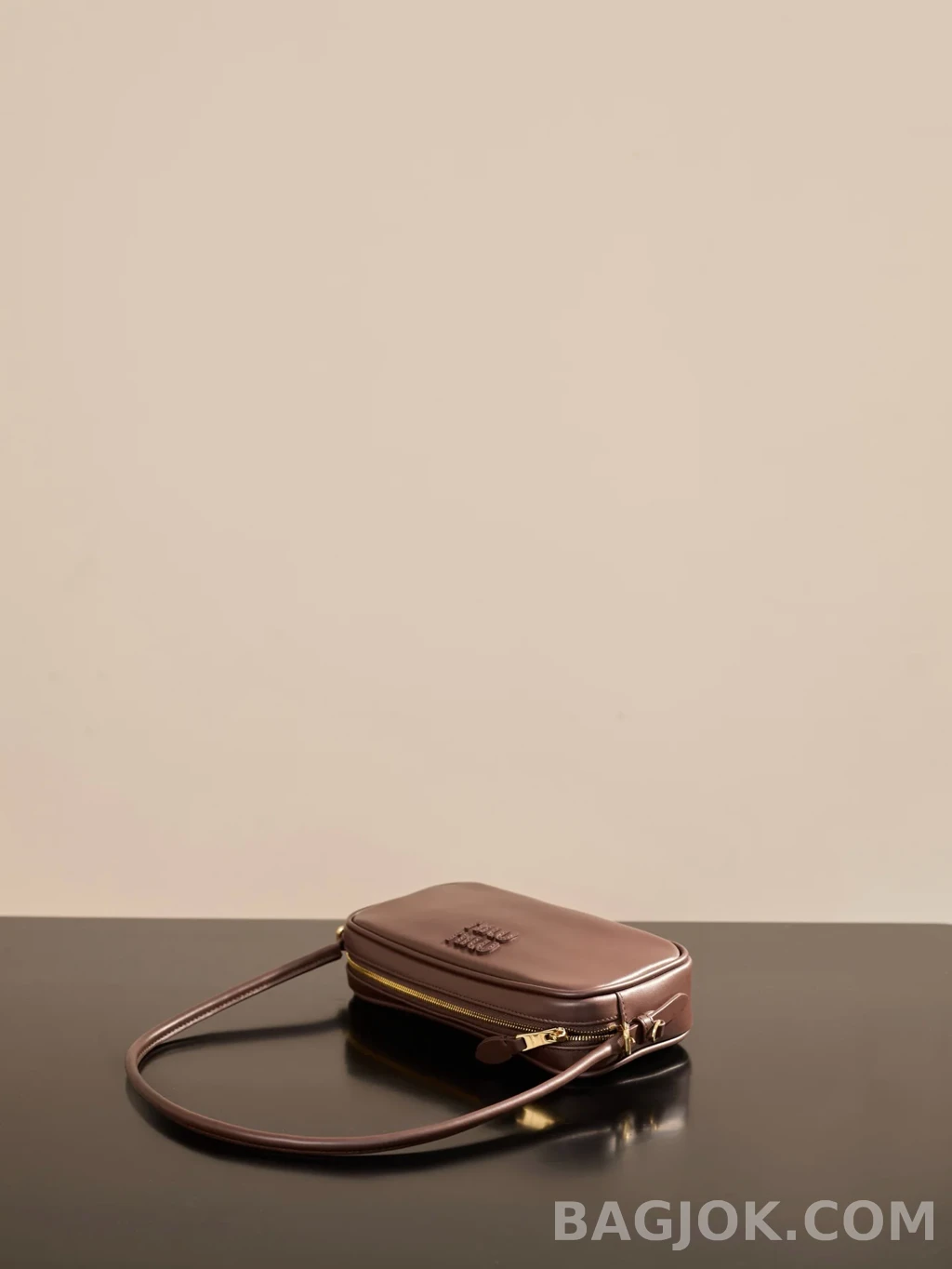 미우미우 MiuMiu 가죽 파우치 상세 이미지