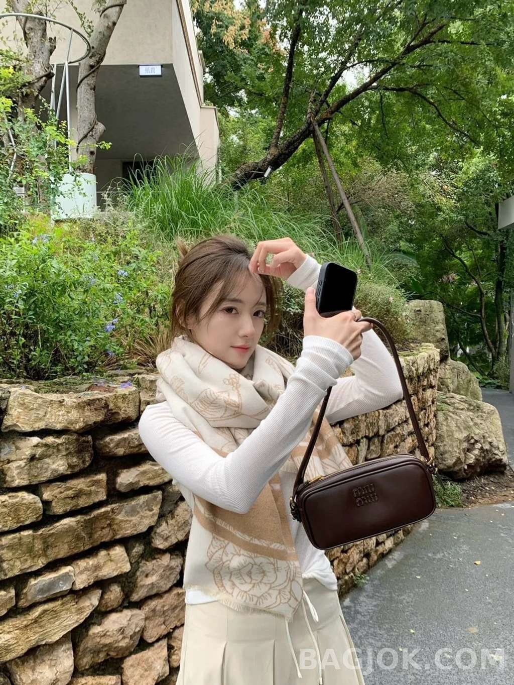 미우미우 MiuMiu 가죽 파우치 상세 이미지