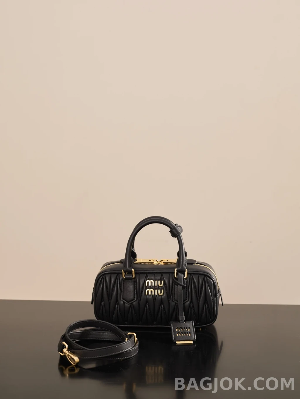 미우미우 MiuMiu 아르카디 마테라쎄 나파 스몰 레더 백 상세 이미지