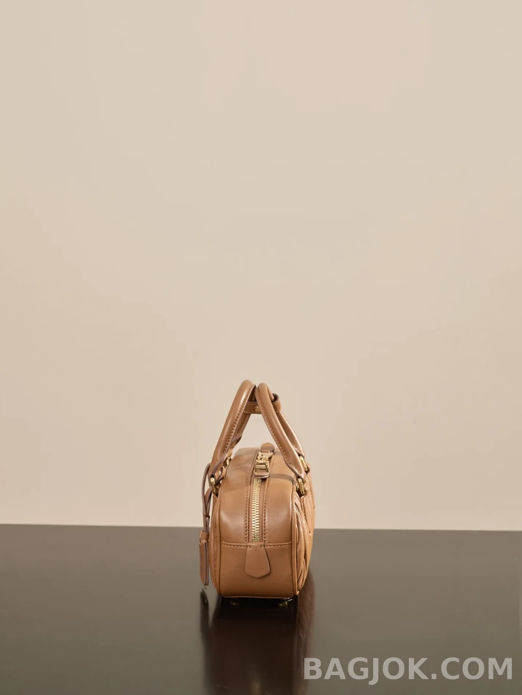 미우미우 MiuMiu 아르카디 마테라쎄 나파 스몰 레더 백 상세 이미지