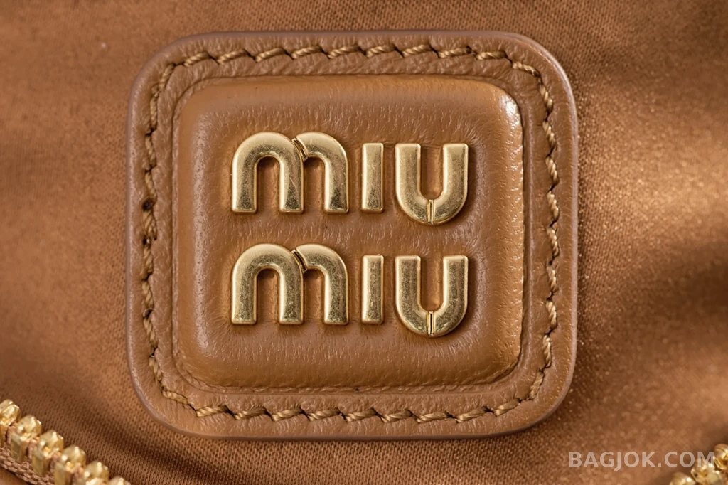 미우미우 MiuMiu 아르카디 마테라쎄 나파 스몰 레더 백 상세 이미지