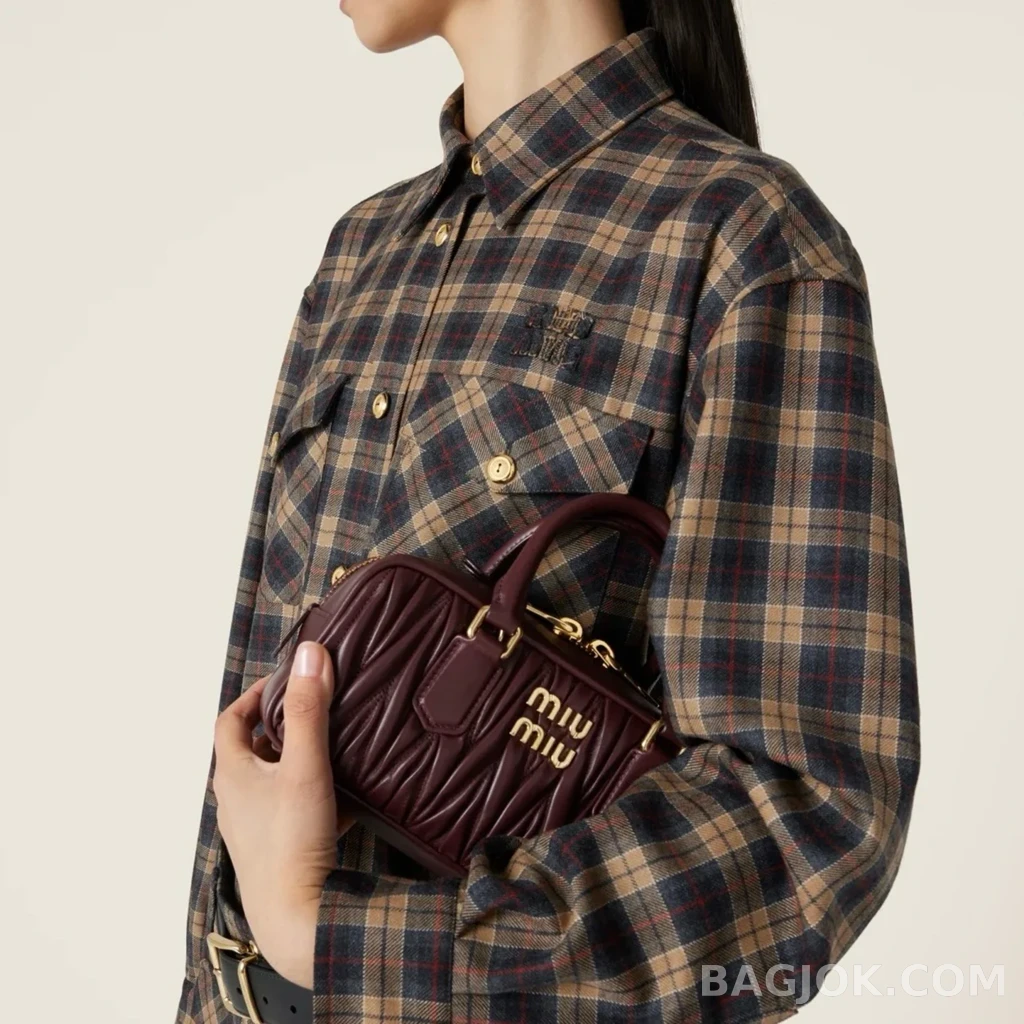 미우미우 MiuMiu 아르카디 마테라쎄 나파 스몰 레더 백 상세 이미지